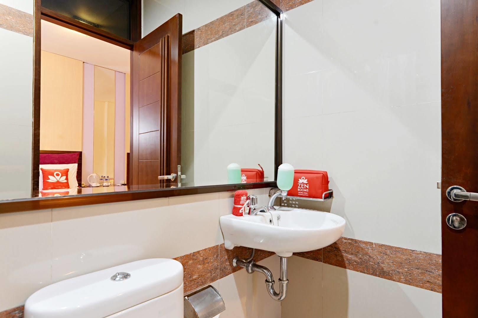 Zen Rooms Riau Natuna Bandung Exteriör bild