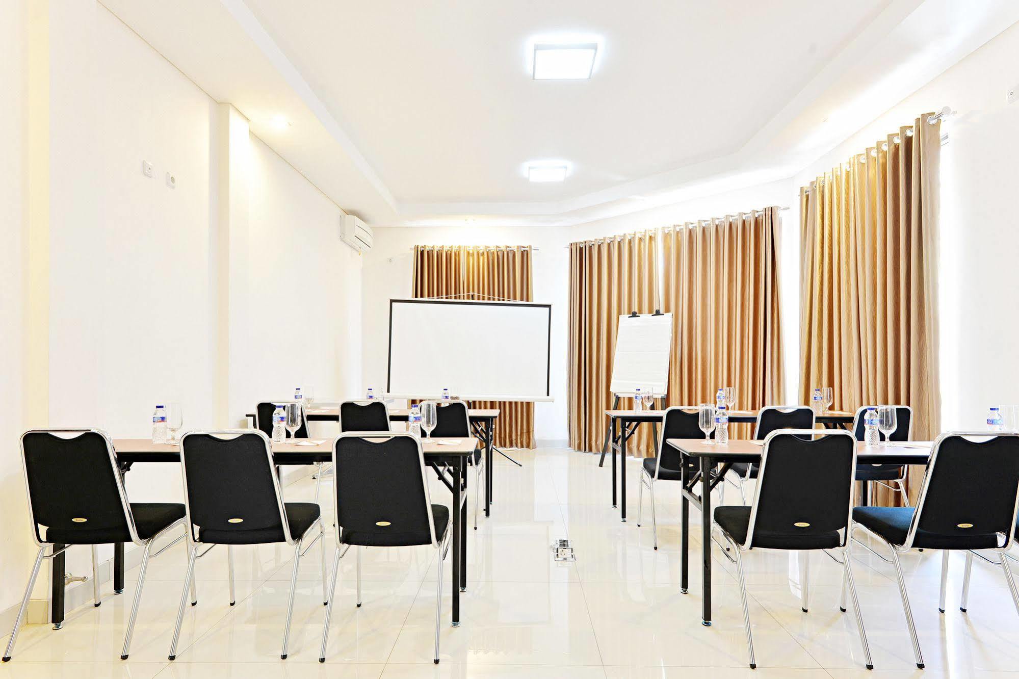 Zen Rooms Riau Natuna Bandung Exteriör bild