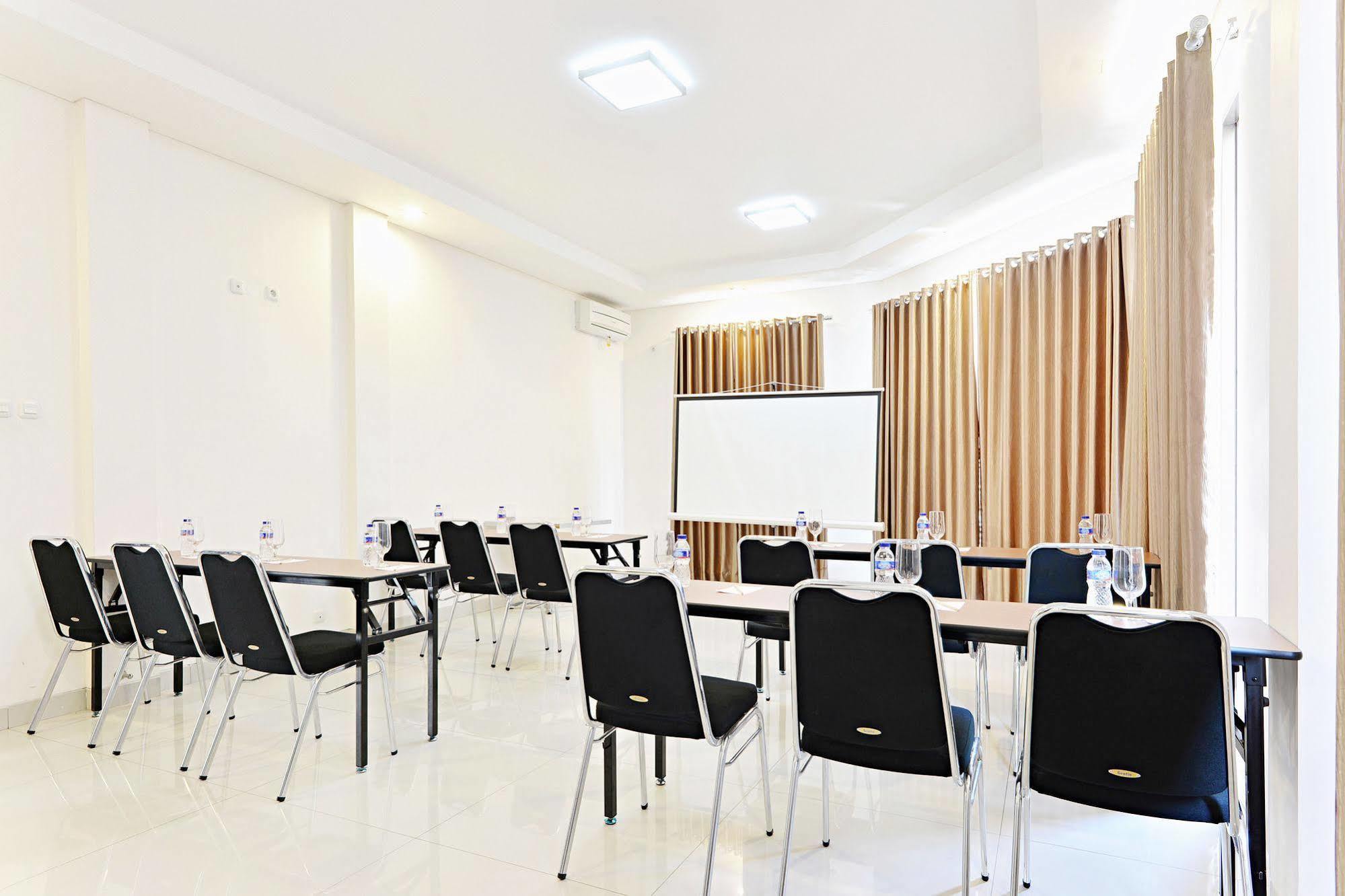 Zen Rooms Riau Natuna Bandung Exteriör bild