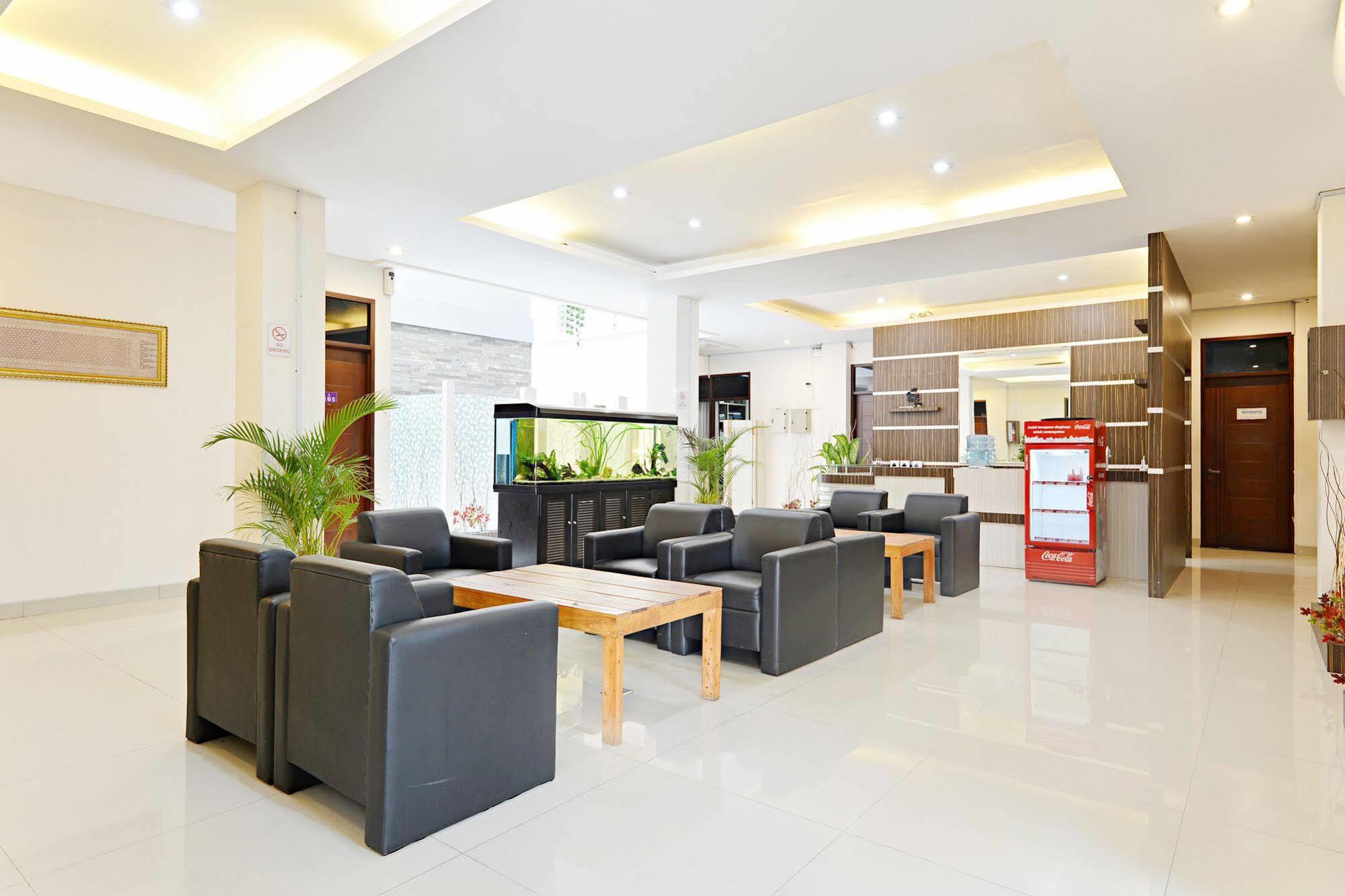 Zen Rooms Riau Natuna Bandung Exteriör bild