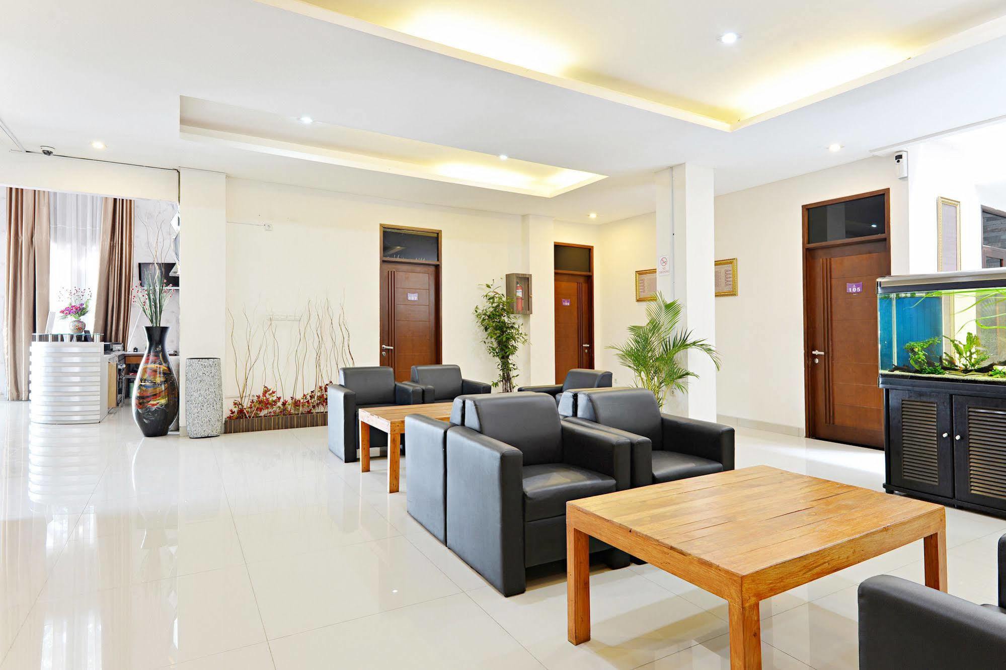 Zen Rooms Riau Natuna Bandung Exteriör bild