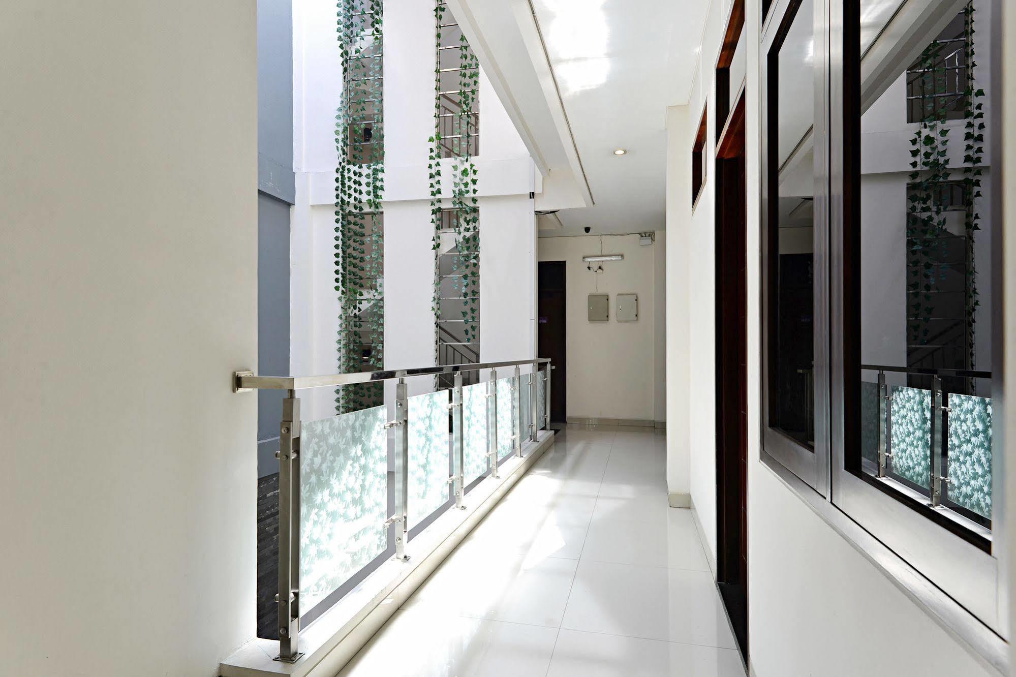 Zen Rooms Riau Natuna Bandung Exteriör bild