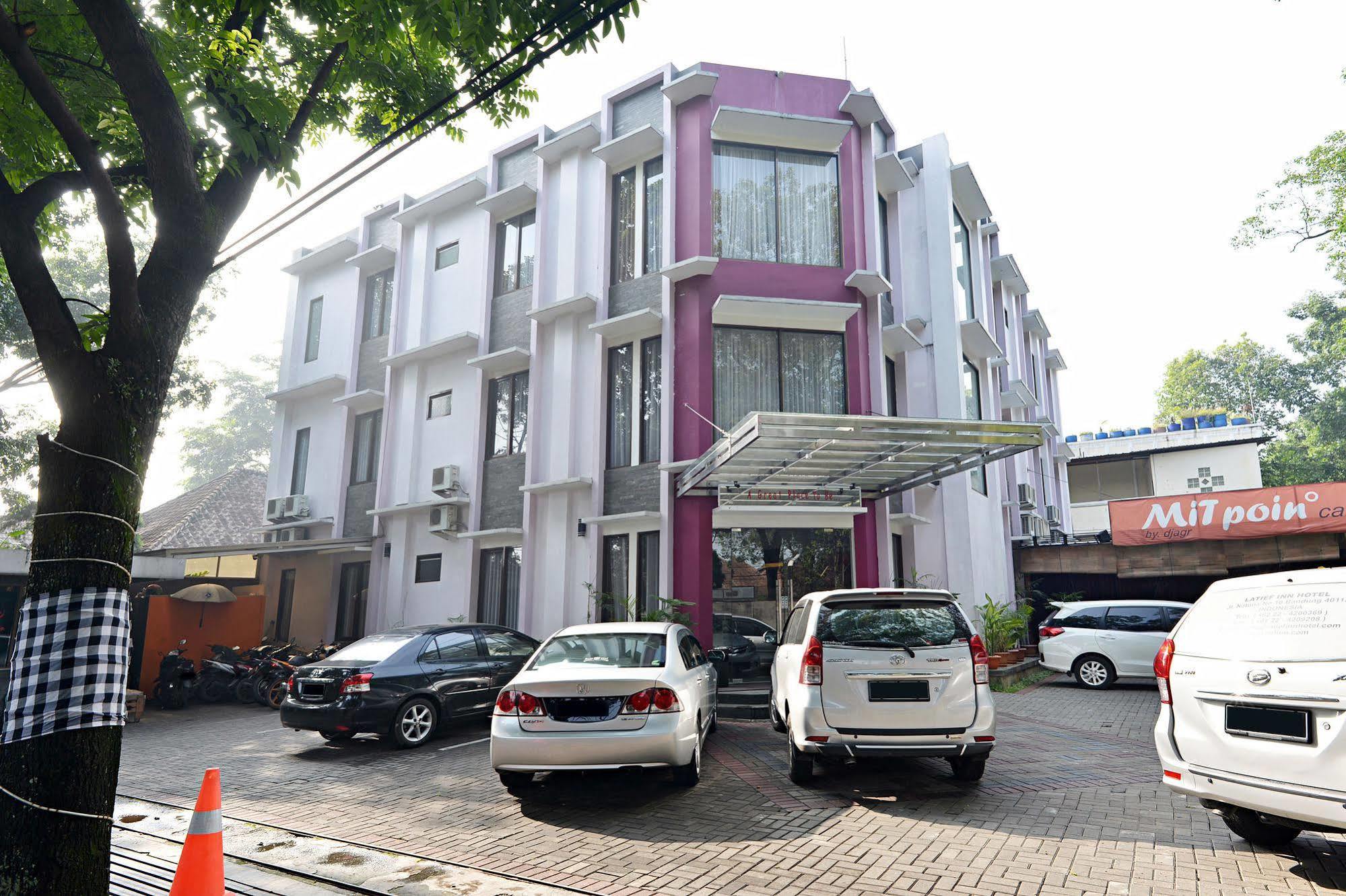 Zen Rooms Riau Natuna Bandung Exteriör bild